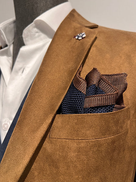 Portofino Edge — Knitted Silk Pocket Square in Navy & Brown