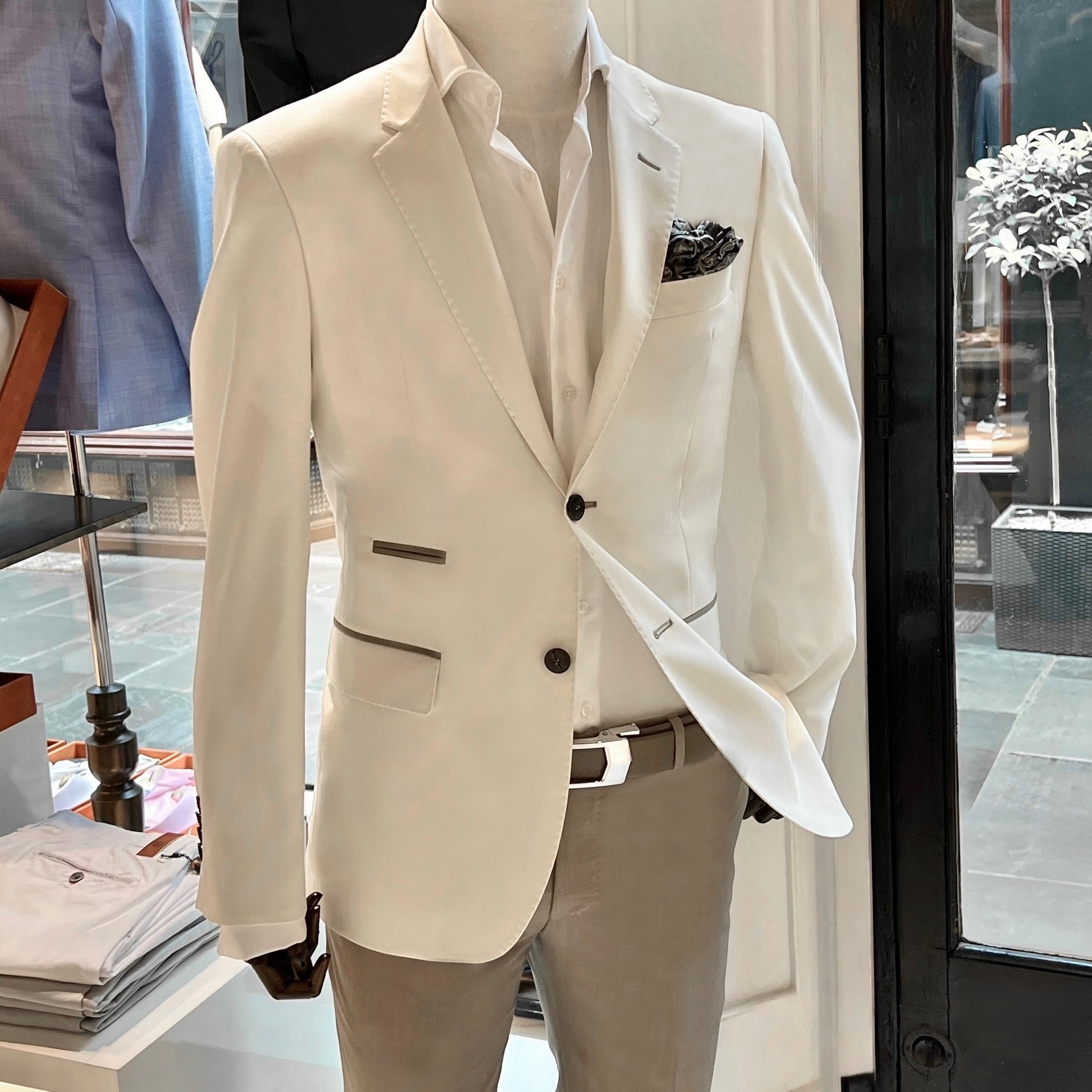 Como Wool Blazer – Ivory & Beige Trim