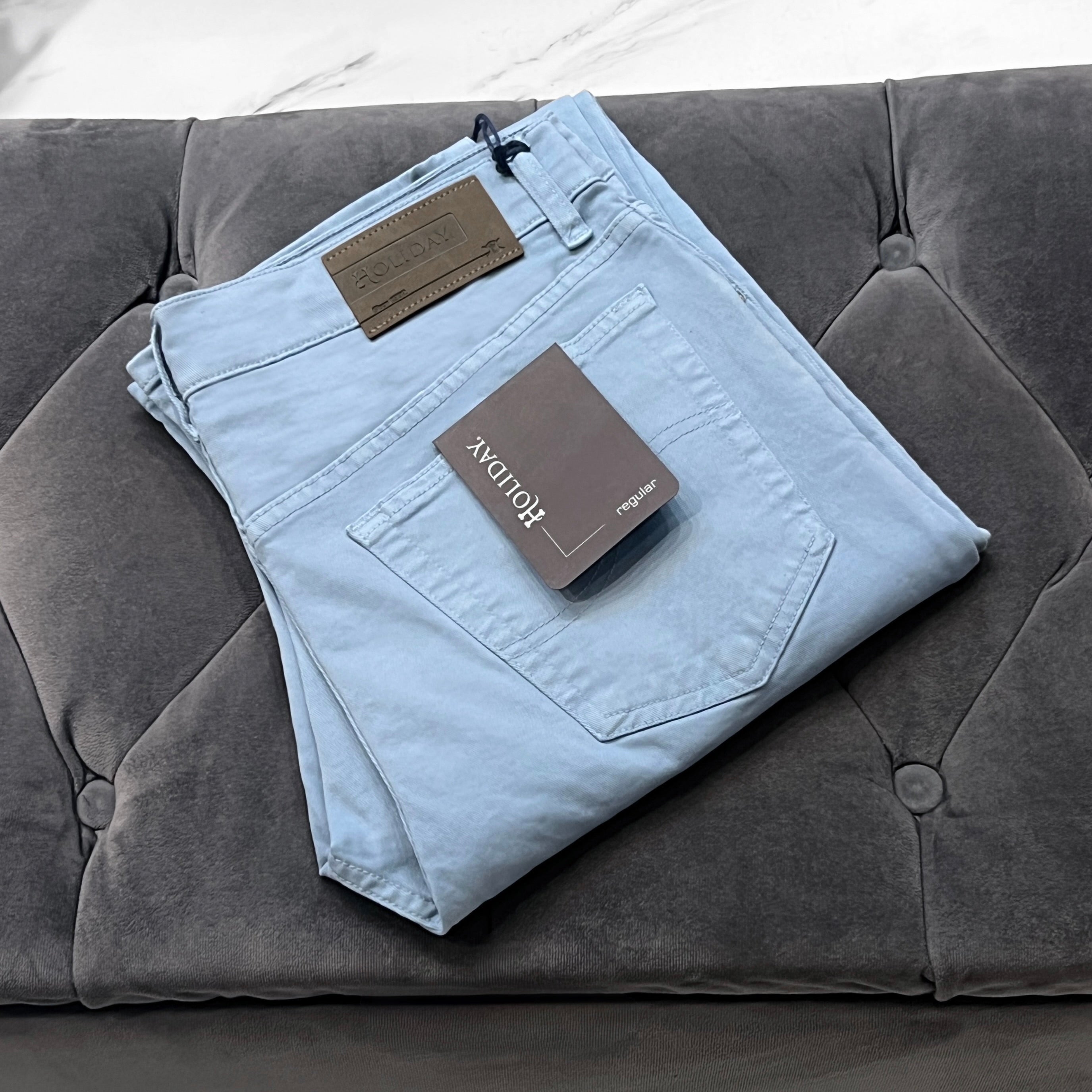 Light blue jeans with stretch, 34–46 waist